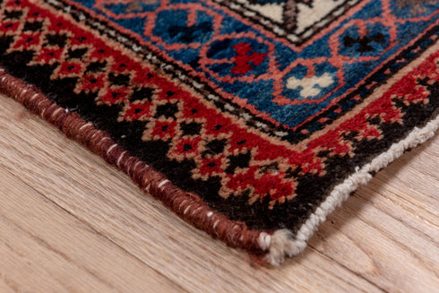 Antique Baktiary Area Rug (5' x 7')
